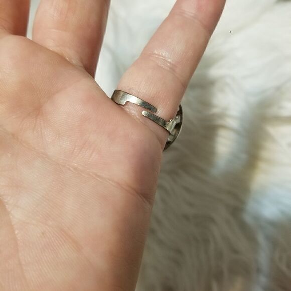 Adjustable silver bling ring  - Picture 5 of 6